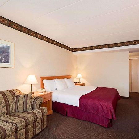Ramada By Wyndham Pinewood Park Resort North Bay Exteriér fotografie