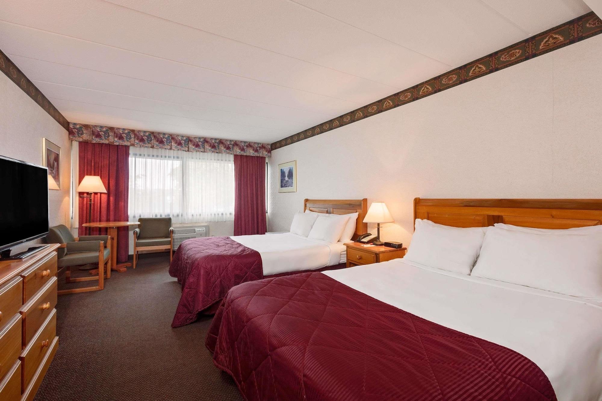 Ramada By Wyndham Pinewood Park Resort North Bay Exteriér fotografie