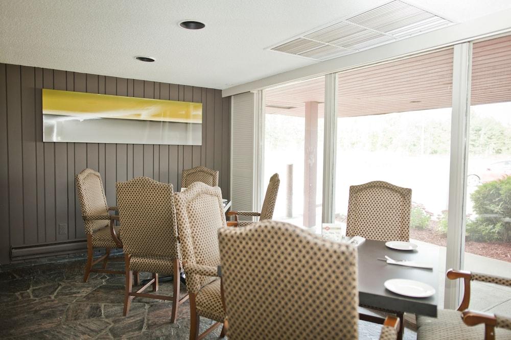 Ramada By Wyndham Pinewood Park Resort North Bay Exteriér fotografie