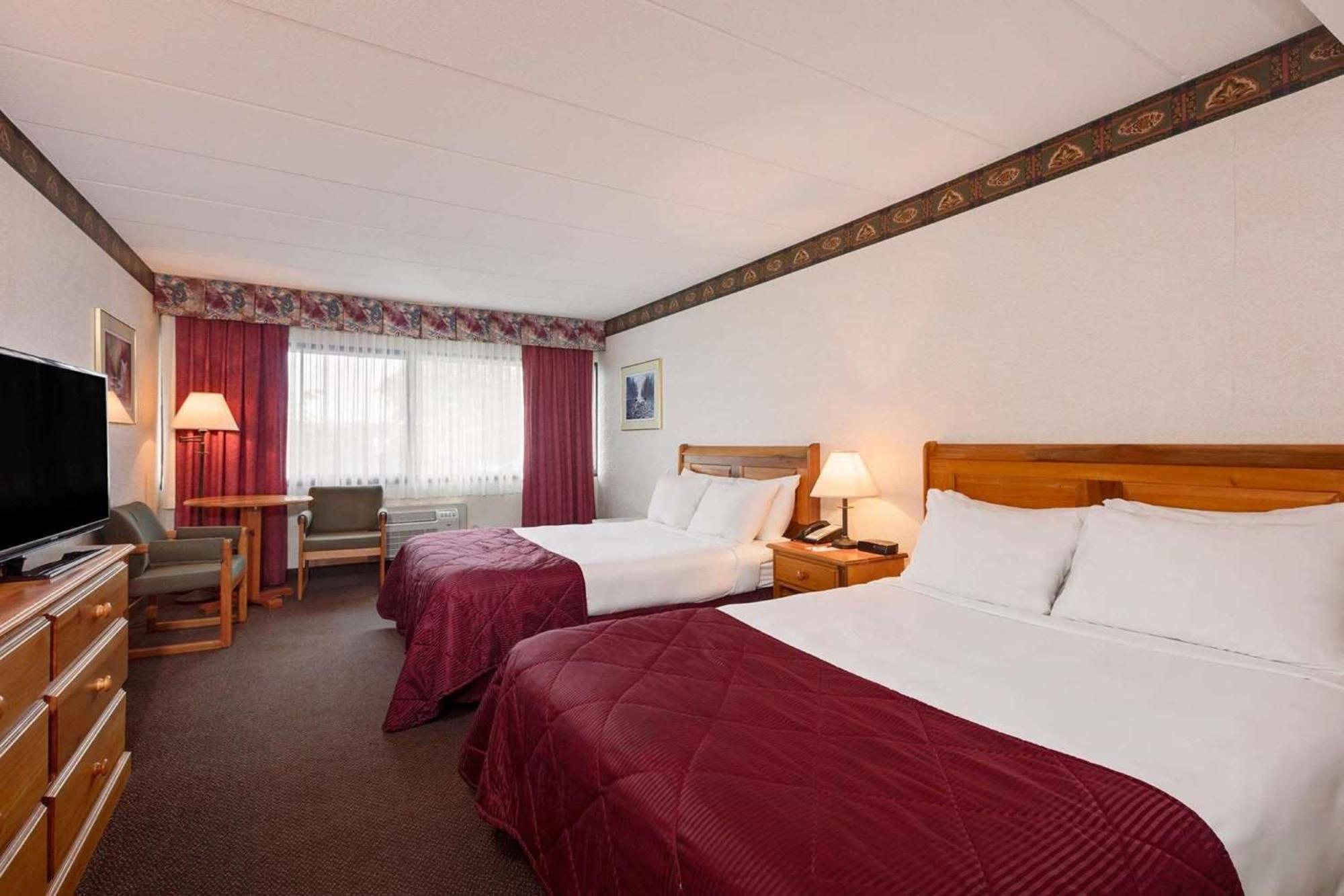 Ramada By Wyndham Pinewood Park Resort North Bay Exteriér fotografie