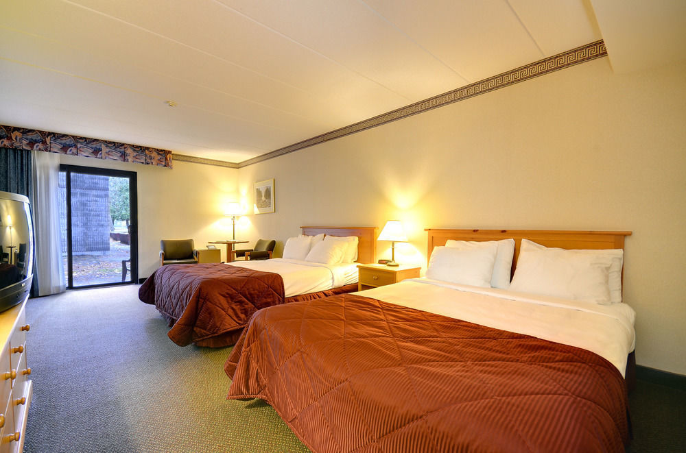 Ramada By Wyndham Pinewood Park Resort North Bay Exteriér fotografie