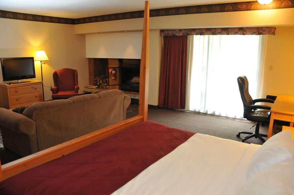 Ramada By Wyndham Pinewood Park Resort North Bay Exteriér fotografie
