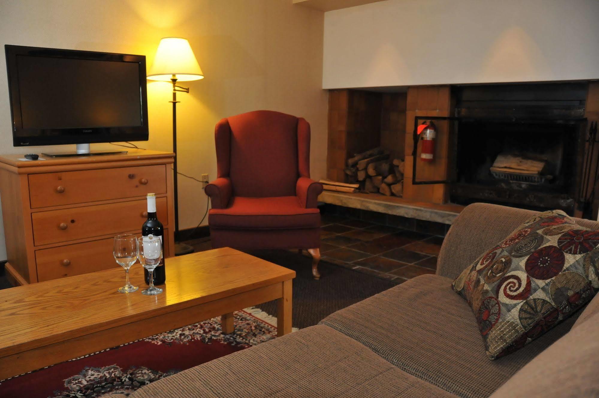Ramada By Wyndham Pinewood Park Resort North Bay Exteriér fotografie