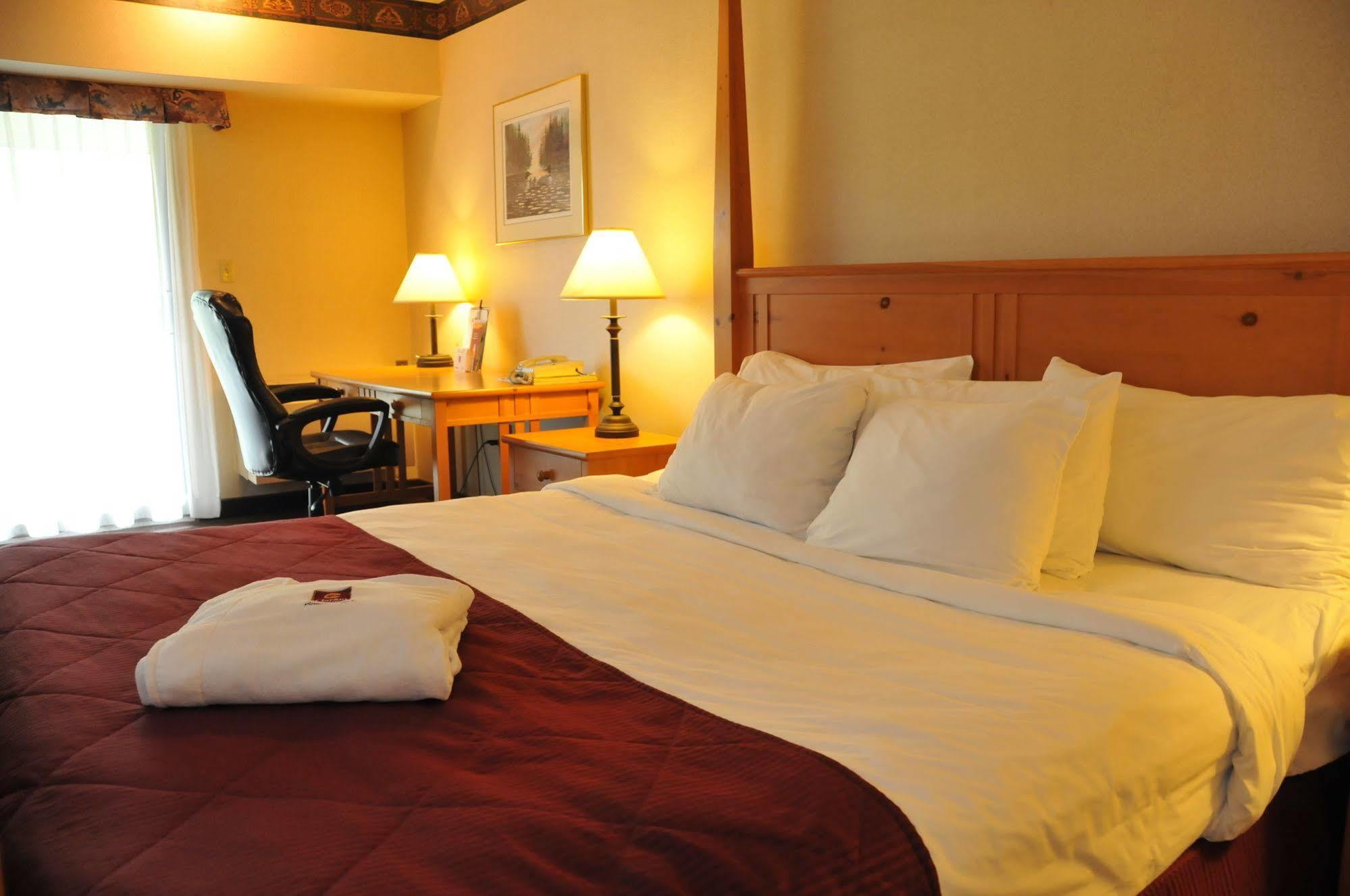 Ramada By Wyndham Pinewood Park Resort North Bay Exteriér fotografie